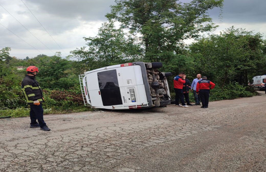 Ordu'da feci kaza! Fındık işçilerini taşıyan minibüs devrildi
