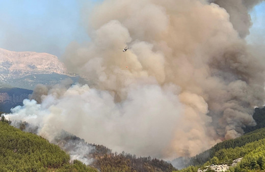 Orman yangını başladı Alanya'dan dehşet görüntüler! Evler tahliye edildi, alevlere yüzlerce personel müdahale ediyor