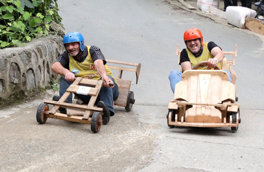 Rize'de tahta arabalar "Laz Ralli"de yarıştı!