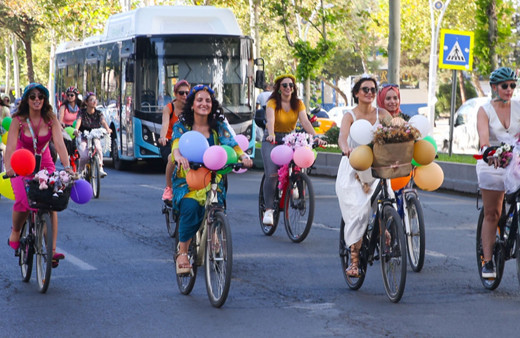 Diyarbakır'da da "Süslü Kadınlar Bisiklet Turu" vardı