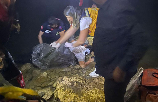 İzmir'deki orman yangınına müdahale eden helikopter baraja düştü 4 personel vardı