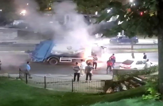 Sultangazi'de seyir halindeki çöp kamyonu alev topuna döndü!