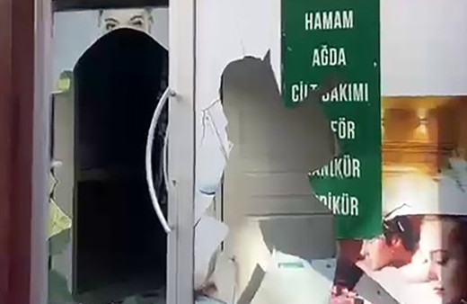 'Çocuğum taciz ediliyor' diye masaj salonu bastı! Ortalığı savaş alanına çevirdi