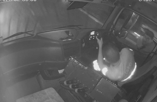 İstanbul'da belediye aracının ayağını ezdiği kişinin 5 parmağı kesildi