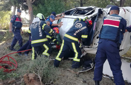 Denizli'de elektrikli bisiklet ile otomobil çarpıştı, 3 kişi öldü!