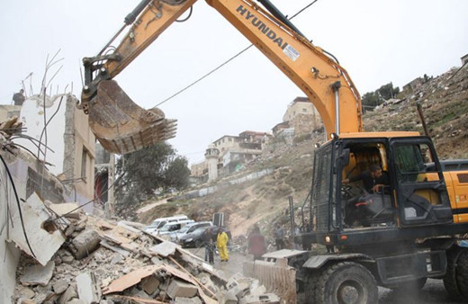 İsrail Batı Şeria'da Filistinlilere ait 3 evi yıktı!