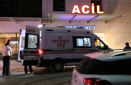 İzmir'de bıçaklı kavgada 18 yaşındaki genç öldü!