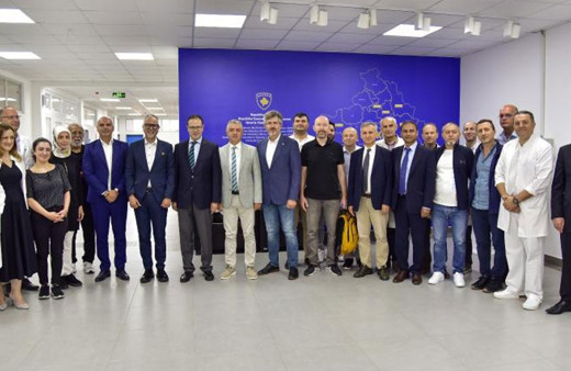 Türk doktorlar Kosova'daki 16 çocuğu ameliyat edecek