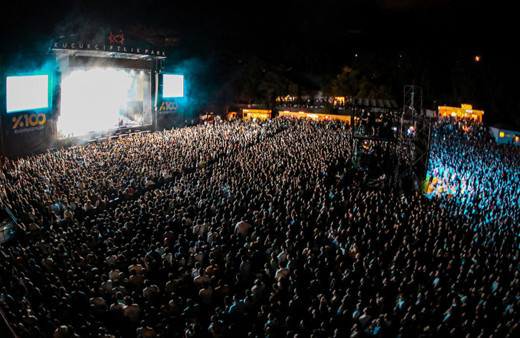 Mor ve Ötesi, Küçükçiftlik Park'ta konser verdi