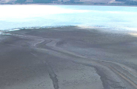 Durum çok kötü! Büyükçekmece Gölü'nde sular çekildi, 2.Dünya savaşından kalma beton siper çıktı