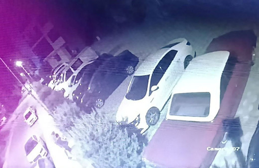 Site bahçesinde kandırdıkları 12 yaşındaki kız çocuğunu kaçırdılar!