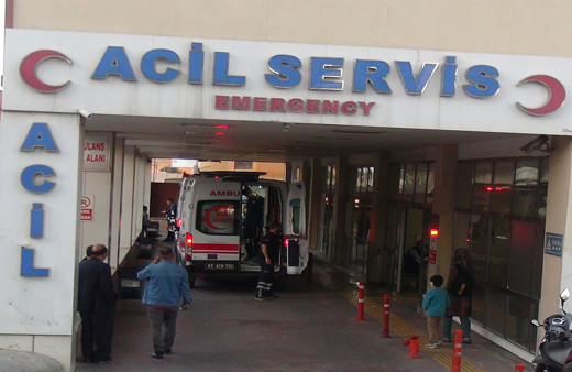 Şanlıurfa'da hasta yakınları 1'i kadın 3 doktoru darp etti!