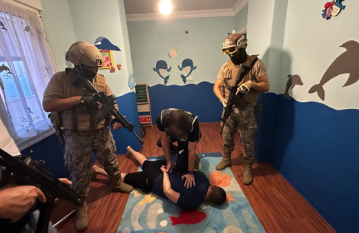  Suç makinesine çete lideri yakalandı! Özel hareket destekli operasyon anları...