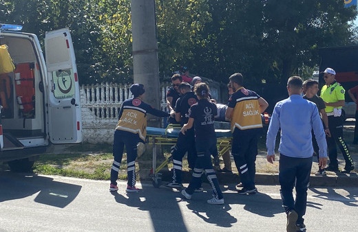 Kontrolden çıkan kamyonet sürücü adayının kullandığı otomobile çarptı: 3 yaralı