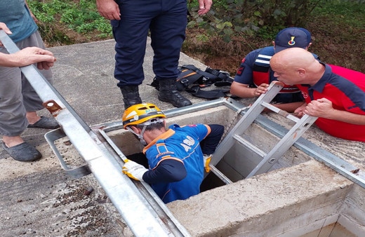 Giresun'da bahçedeki su deposuna düşen kadın AFAD ve İtfaiye ekipleri kurtardı!