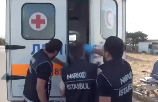 Bakan Ali Yerlikaya duyurdu! Hasta nakil aracıyla Türkiye'ye uyuşturucu sokmaya çalışanlar yakalandı