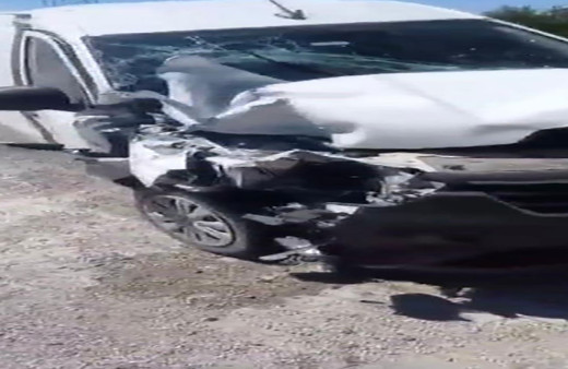 Isparta'da feci kaza! ticari araç traktöre çarptı: 2 yaralı