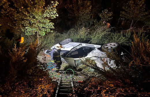 Antalya'da acı kaza! Şarampole uçan otomobile 2 kişi can verdi