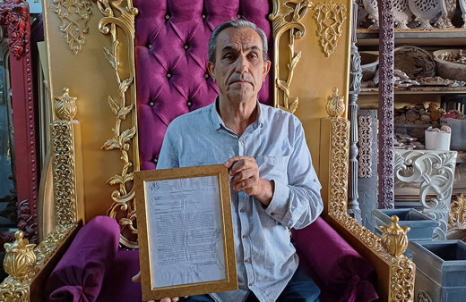 Zam isteyen iş yeri sahibi ve kiracı birbirine girdi! Dükkana astığı pankartla isyan etti