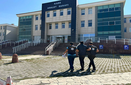 Kars'ta göçmen kaçakçılığı operasyou! 21 kişi yakalandı