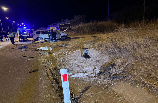 Kontrolden çıkan ticari araç menfeze çarptı, devrildi: 2 ölü, 2 yaralı