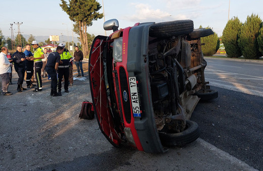 Samsun'da korkunç kaza! Fındık işçilerini taşıyan minibüs takla attı: 15 yaralı