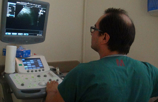 "Karnım ağrıyor" diye hastaneye gitti, 3,5 kilogramlık kitle çıkarıldı!