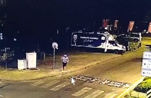 Muğla AK Parti binasına taşlı saldırı! Saldırgan güvenlik kamerasına yakalandı