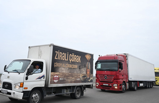 Azerbaycan Karabağ’daki Ermenilere insani yardım gönderdi!