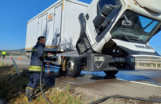 Bolu'da korkutan yangın! Dinamit yüklü kamyonda yangın çıktı!