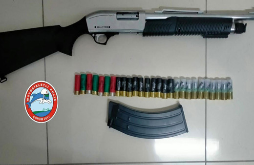 Çorum'da şok uygulaması! Silahlı şahıslar yakayı ele verdi