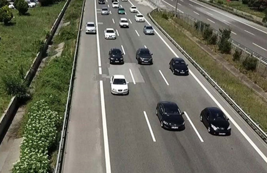 Otoyolda emniyet şeridini ihlal eden sürücüler dronla belirleniyor!