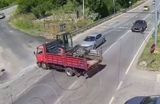 Göz göre göre gelen kazalar kameralara böyle yansıdı!