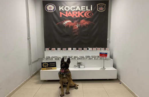 Zehir tacirlerinin uyuşturucu sakladığı yer ağızları açık bıraktı! Paket paket eroin çıktı