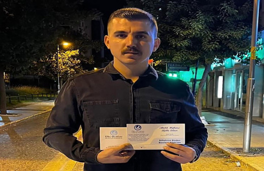 Ülkü Ocakları'ndan efnafa sabah motivasyonu! Salihli esnafına siftah parası dağıttı