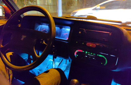 Tofaş aşkından ne yapacağını şaşırdı! 25 yıllık aracını satmak istemeyen sahibi çareyi afiş asmakta buldu