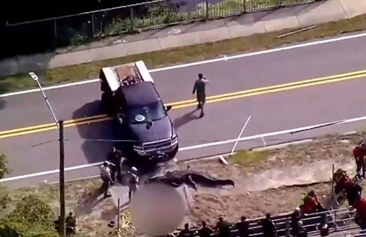 Timsah, öldürdüğü adamı ağzına alıp sokaklarda dolaştı! ABD'den kan donduran görüntü
