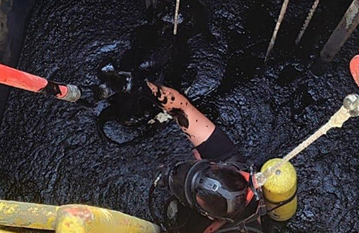 Adana'da 2 işçi kimyasal atık havuzuna düştü: 1 ölü