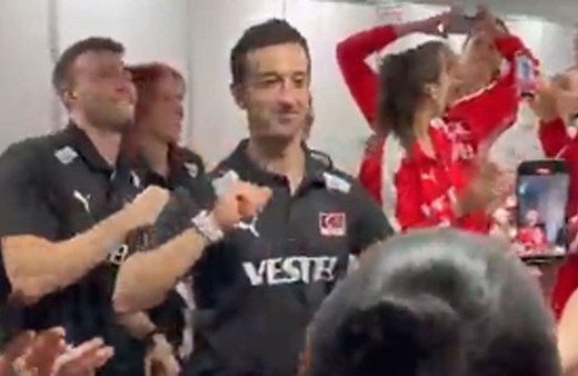 Filenin sultanları Belçika galibiyetini erik dalı ile böyle kutladı