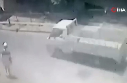 İstanbul'da kamyonet dehşeti kamerada: Ortalığı savaş alanına çevirdi