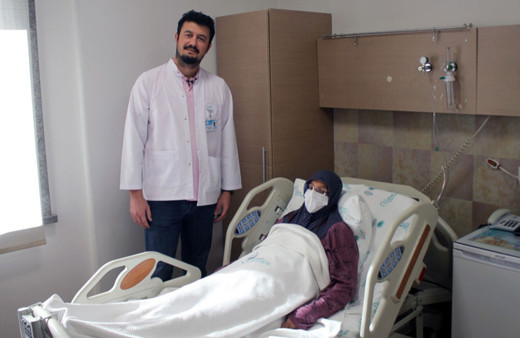 "Karnım ağrıyor" diye hastaneye giden kadından 4,5 kiloluk kitle çıktı!