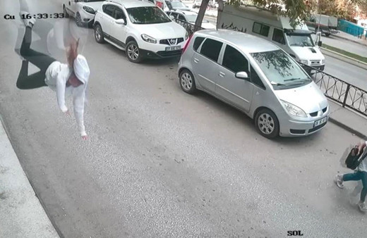 Kastamonu'da genç kızın 3. kattan düşme anı güvenlik kamerasına saniye saniye yansıdı