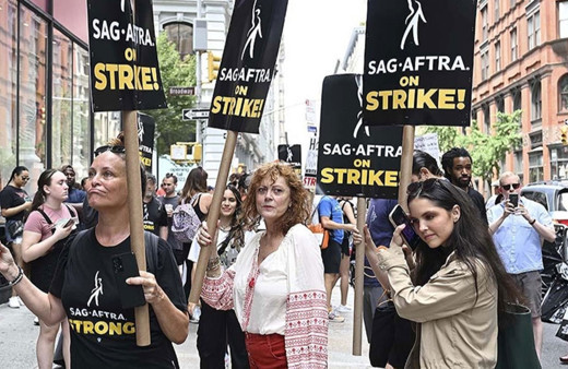 Hollywood'da grevdeki senaristler, yapımcılarla ön anlaşmaya vardı