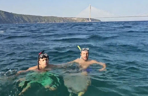 Selçuk Bayraktar İstanbul Boğazı'nı yüzerek geçti! Babası da 60 yaşında geçmiş...