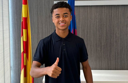 Barcelona, Kluivert'ın 16 yaşındaki oğlu ile profesyonel sözleşme imzaladı
