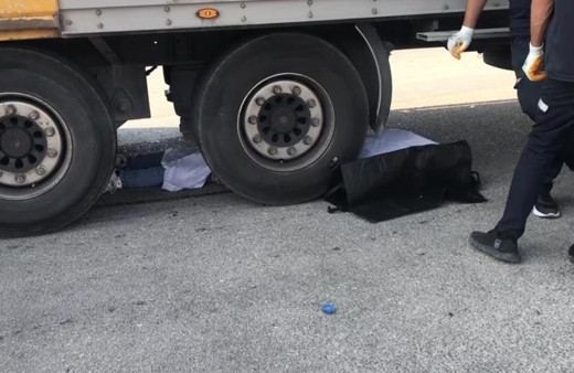 Adana'da motosikletli gencin feci ölümü! Kadın tır sürücüsü gözaltına alındı