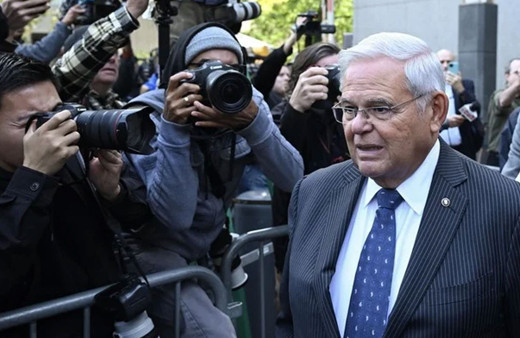 Bob Menendez hakim karşısına çıktı: Kefaletle serbest kaldı
