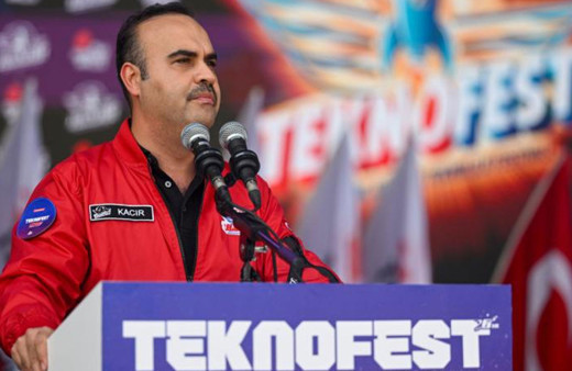 Bakan Kacır: Gençlerimizin haberleşme ve bilgiye erişim imkanını artırıyoruz