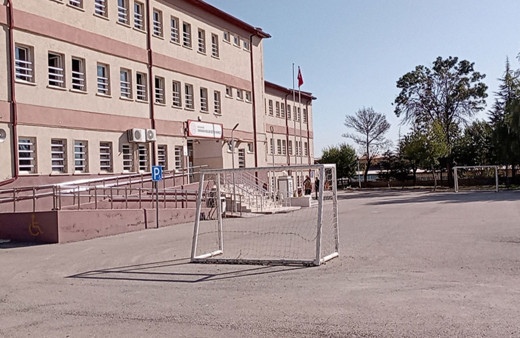 Okul bahçesinde köpek saldırdı! Bir öğrenci ağır yaralandı!