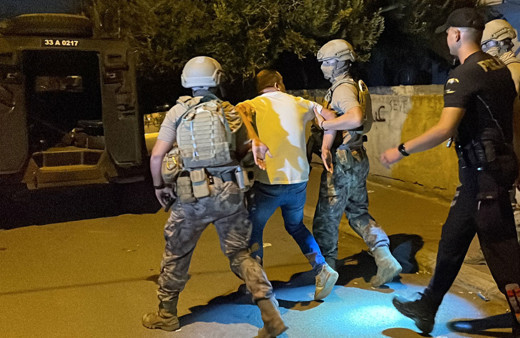 Mersin'de PKK/KCK propagandası yapan 12 zanlı yakalandı!